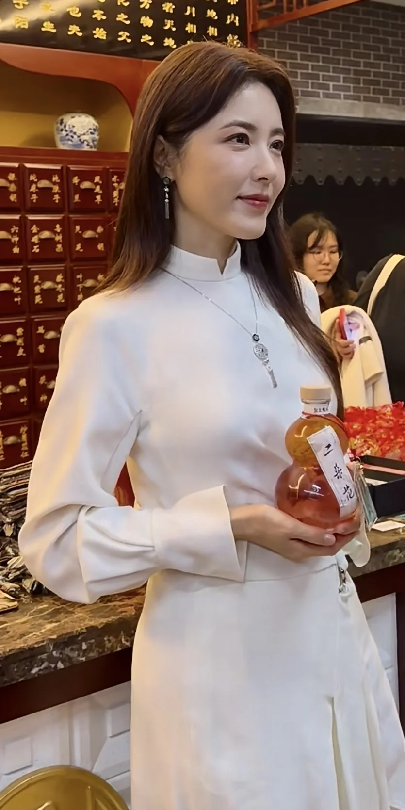 曾黎来苏州了‼️这也太美太瘦了吧！！！