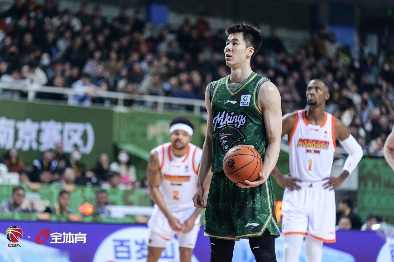 南京同曦昨晚拿下赛季首次江苏德比，郭昊文砍下24+4+10，目前他以场均22.7