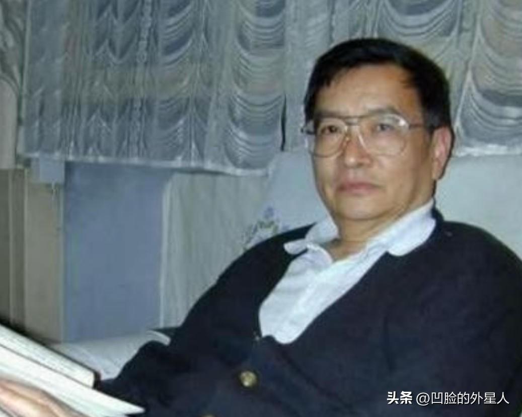 1969年，37岁梁从诫被下放江西劳动，妻子周如枚立刻提离婚，还给儿子改名换姓，