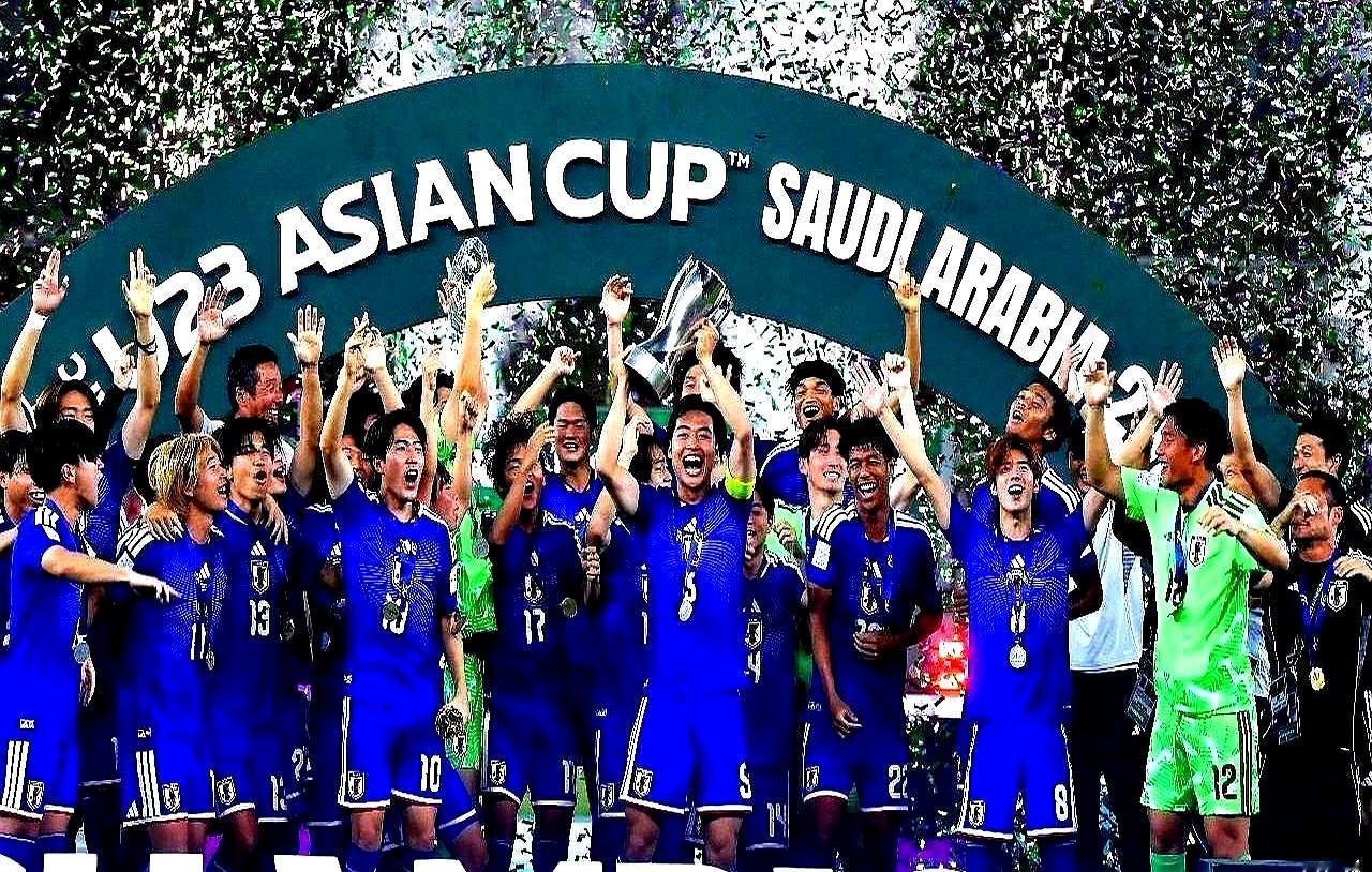 0比4那天，后卫比球先到网
 
铁桶摆了五只，球照样从头顶砸。日本五个前锋像野狗