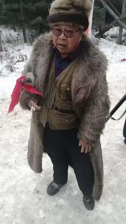 哈尔滨为了欢迎南方小土豆，把陈年旧货都拿出来了。瞅瞅这山里的土匪窝，热情迎接小土