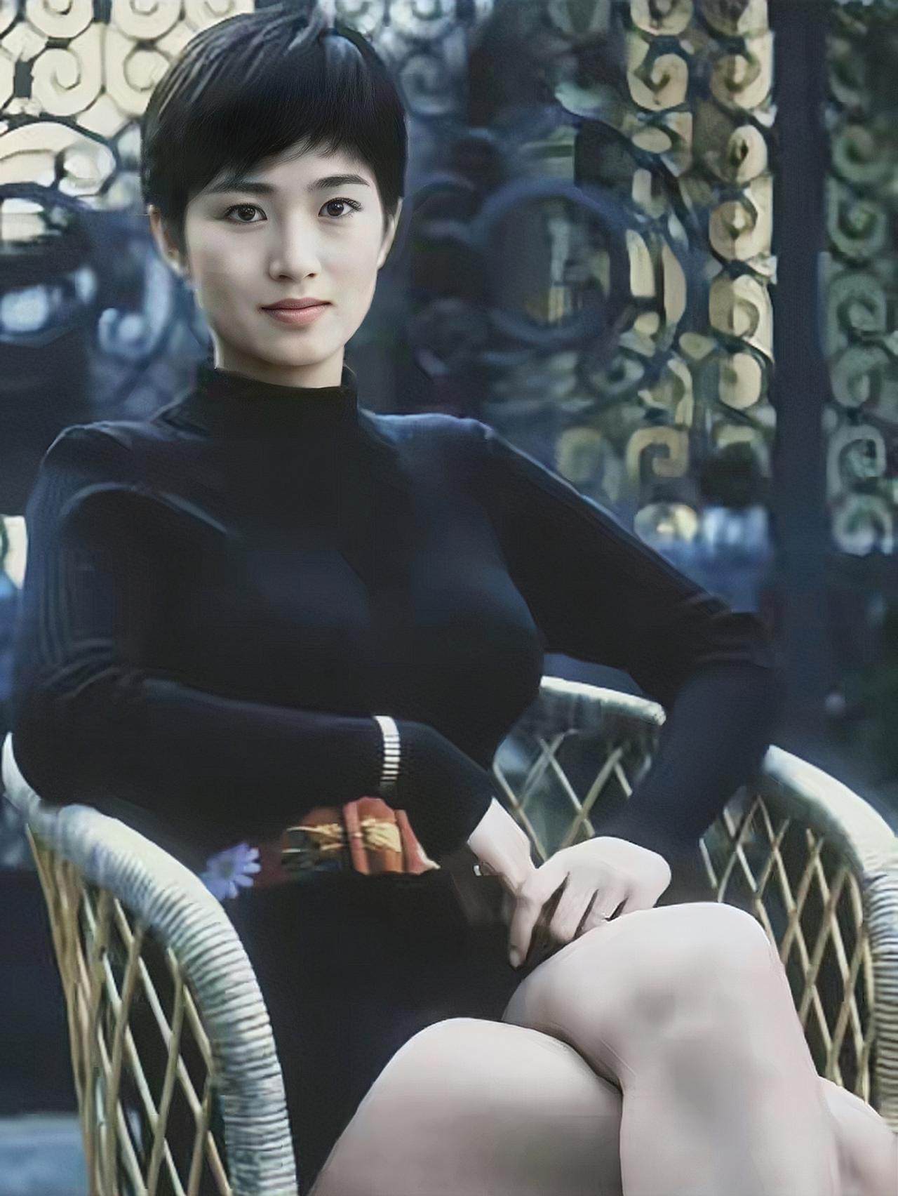巩俐老照片真美！[比心][比心][比心]
巩俐美了美了！[赞][赞][赞]
巩俐