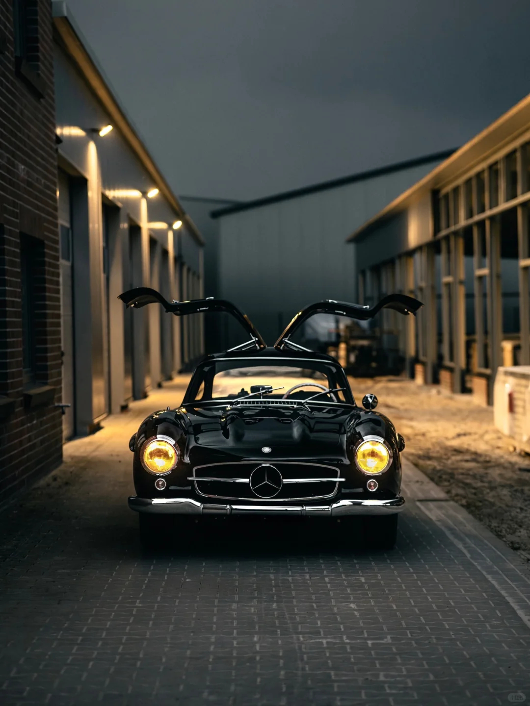 汽车 黑武士 300SL 鸥翼，汽车史上的永恒图腾当鸥翼门展开的瞬间，就是汽车史