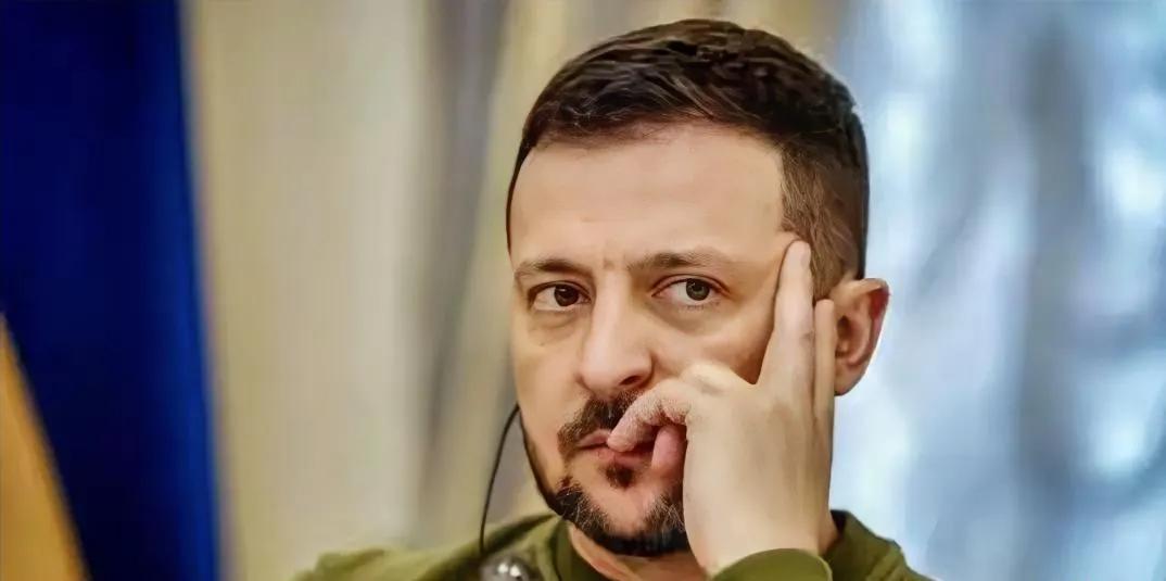 近日，乌克兰留任总统泽连斯基表示，乌美俄三方都必须准备好达成妥协，美国方面也不例