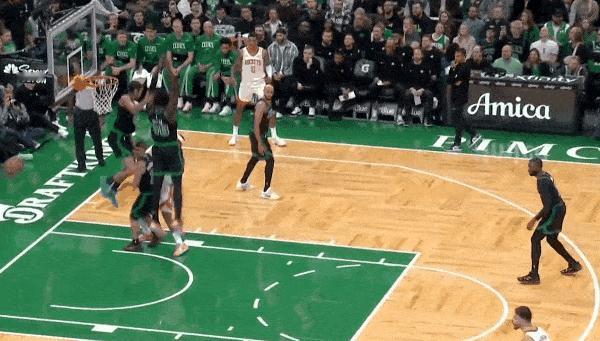 奥科吉突分，阿门底角接球命中本赛季首个三分球



NBA常规赛，客场对阵的比赛