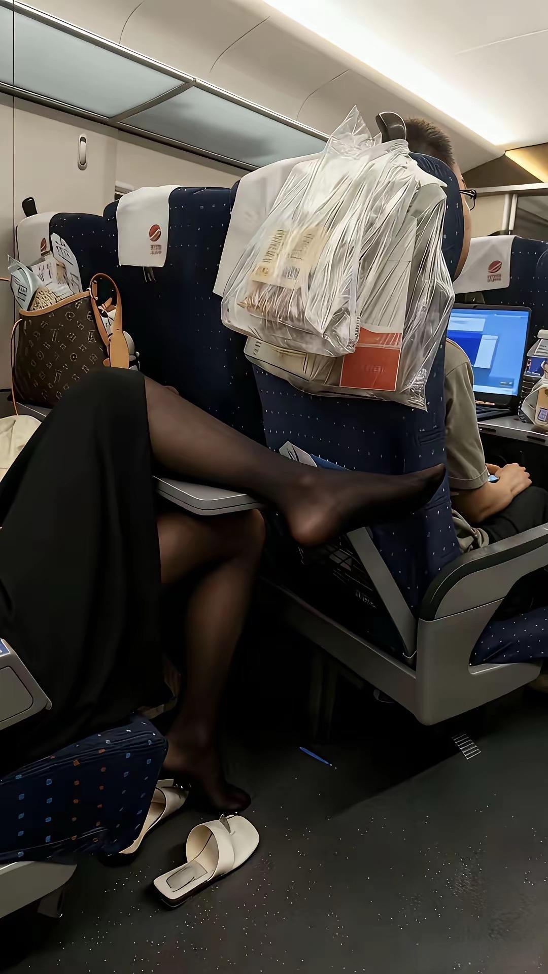 我想知道那个袋子里是什么啊