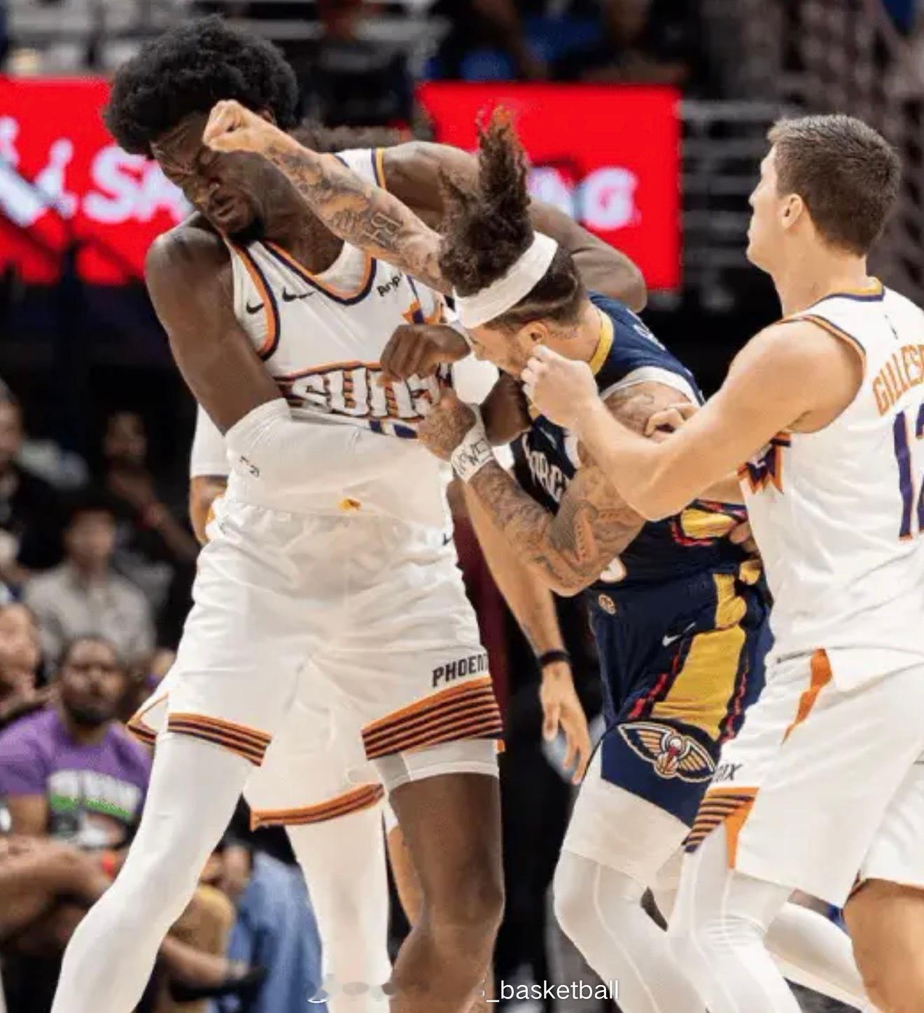 NBA对于昨天的挥拳冲突开出重磅罚单：鹈鹕后卫阿尔瓦拉多禁赛2场，太阳内线威廉姆