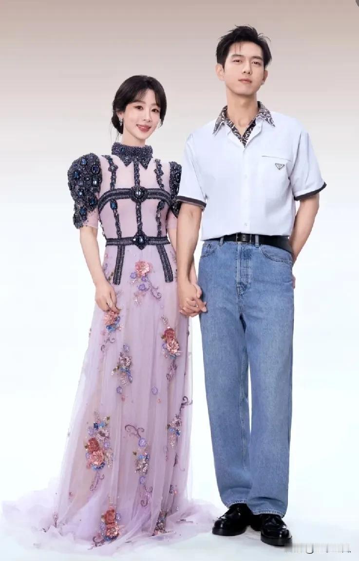 杨紫和李现这对CP简直甜炸了！他们曾主演《亲爱的，热爱的》爆火，今年二搭的《国色