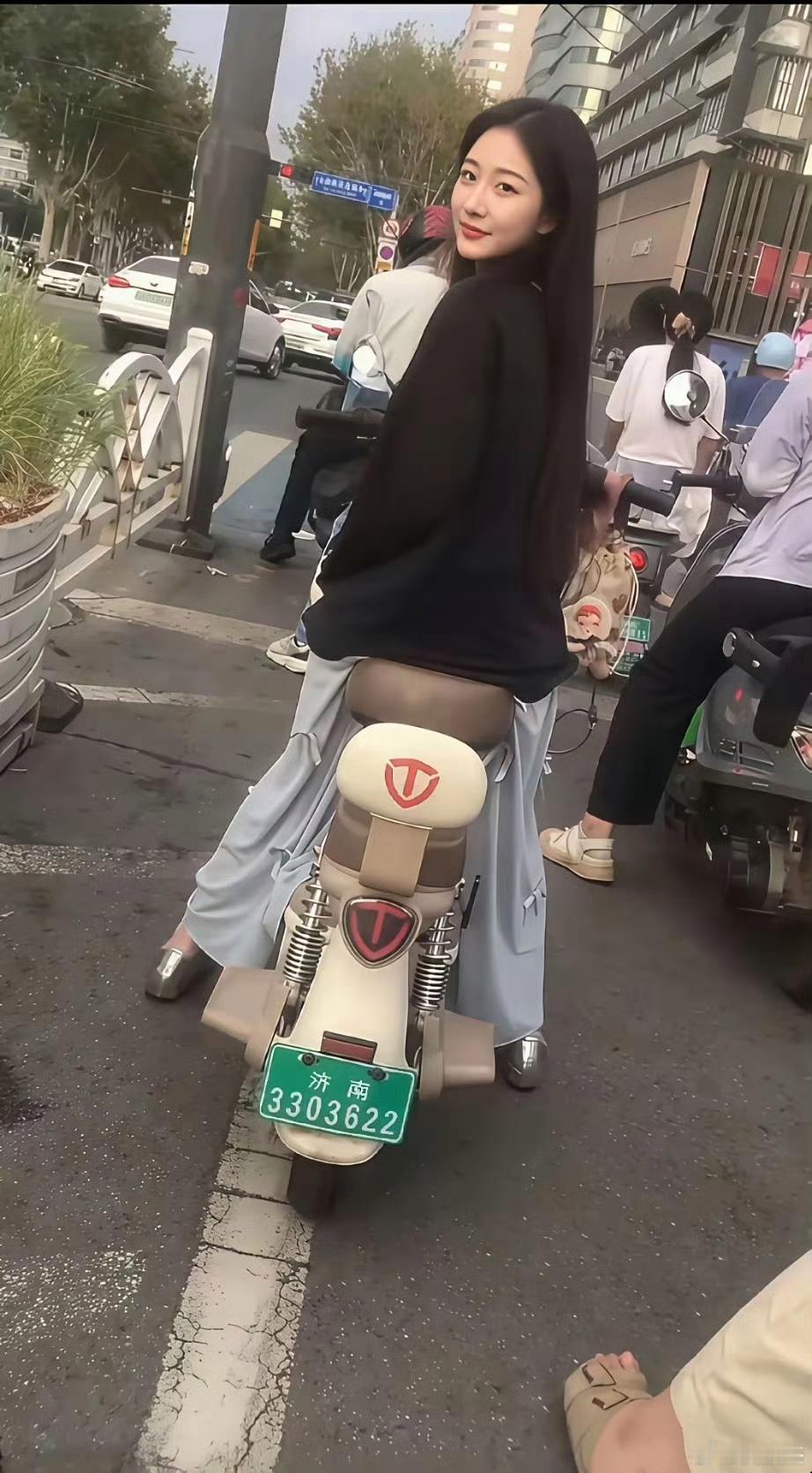 这种气质的美女，猜猜她是哪里人？[思考] ​​​
