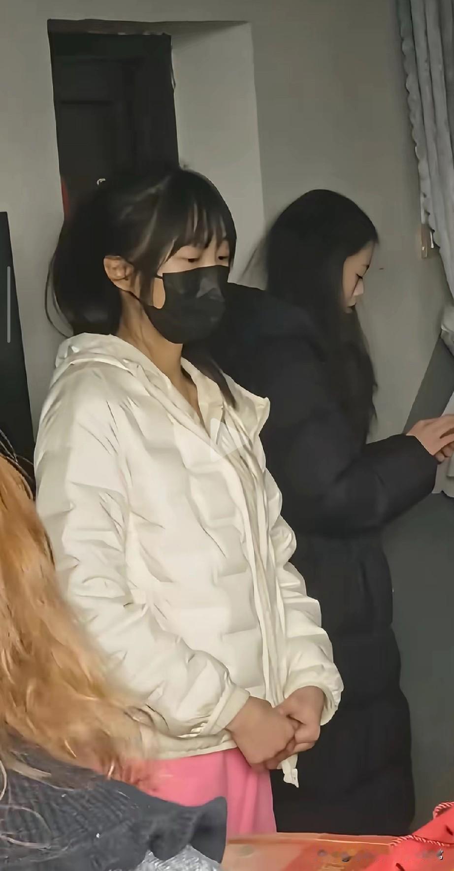 喊人杀年猪招来上万人，公安局长都亲自到场
 
合川呆呆这波操作直接刷新了我对流量