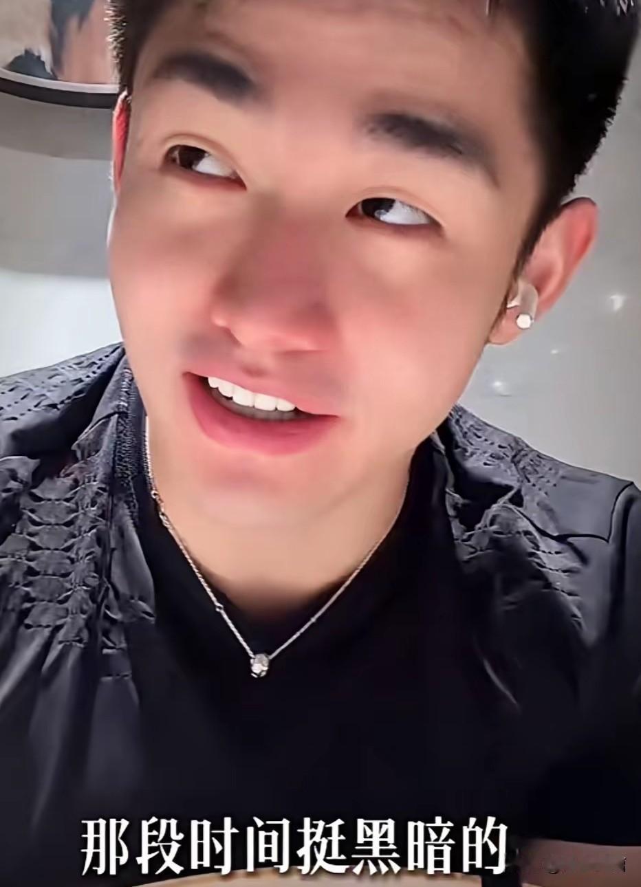 这是又换剧本了[捂脸][捂脸]
 
任任，亲口讲述自己曾经亏掉两个亿，人生跌入特