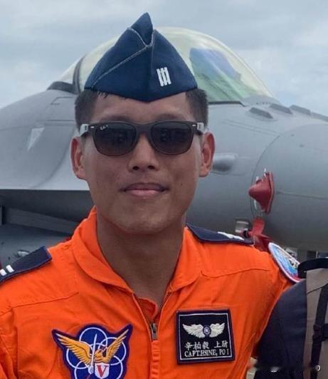 台军F-16坠海飞行员最后通话曝光：1分钟惊魂背后的飞行安全警示
 
1月6日晚