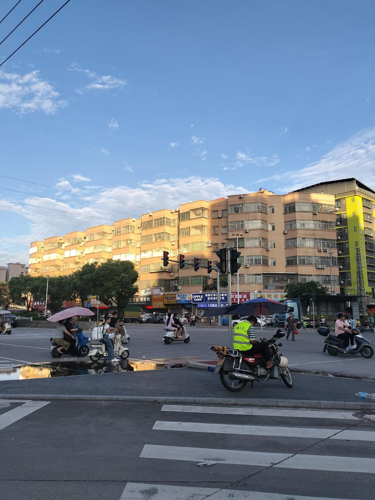 分享一下你随手拍下的清晨的天空绝美随手拍天空 随拍天空风景 晨起时的天空 早晨拍