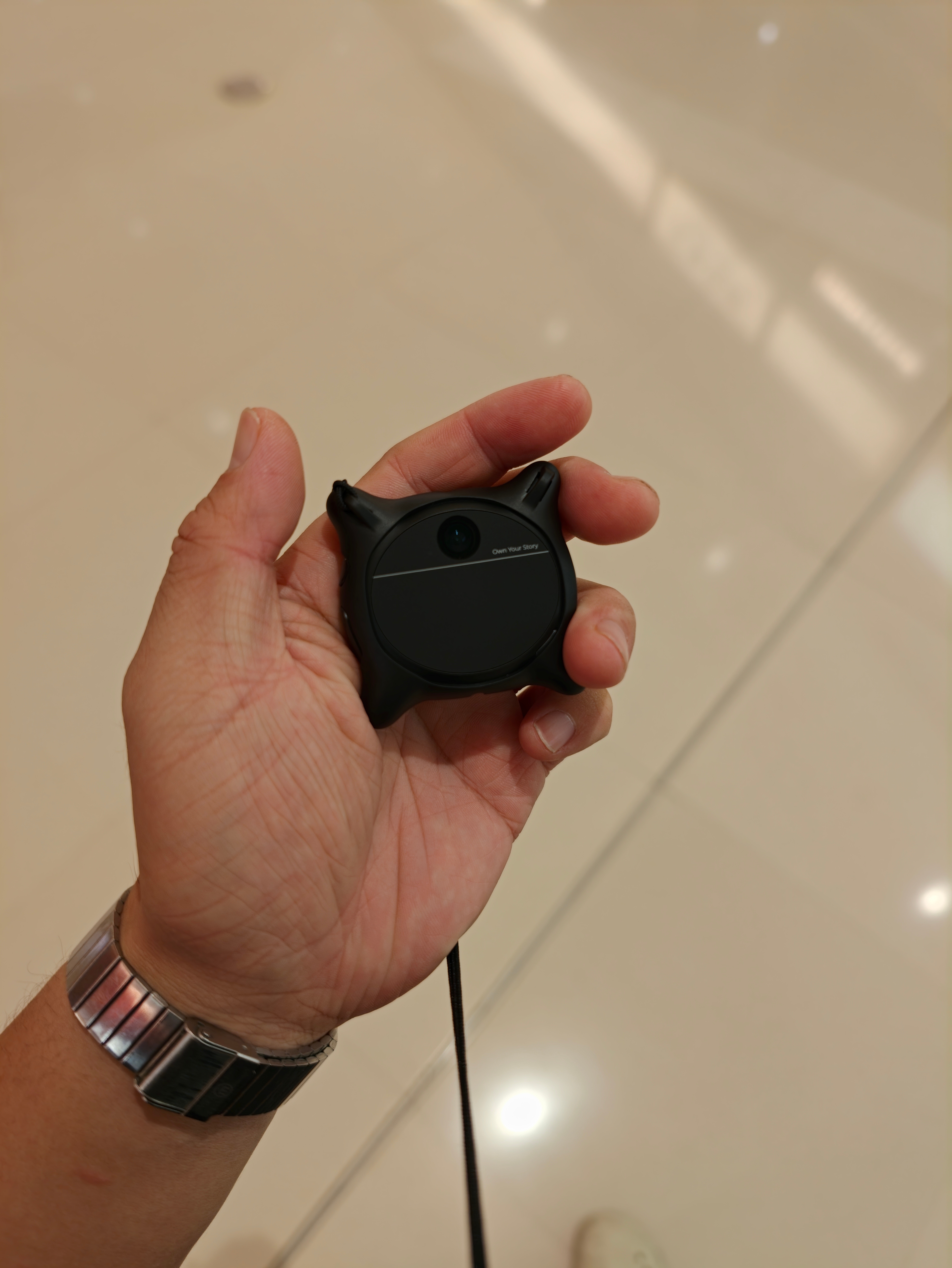 带上了老罗同款的人生记录仪looki L1过段时间跟大家分享一下体验lookil