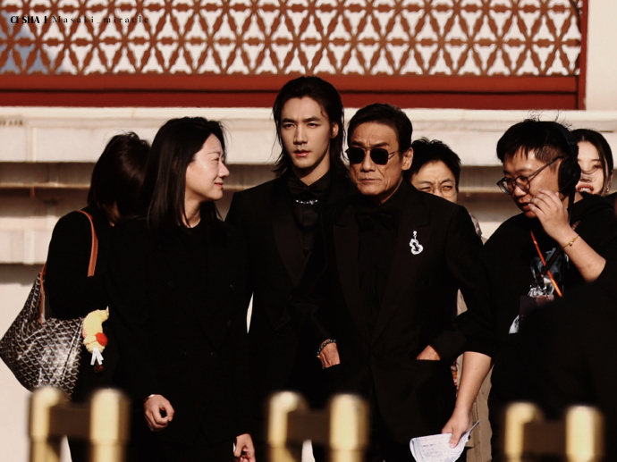 梁家辉眼中的此沙梁家辉此沙私下关系被影帝认证的颜值！梁家辉红毯直言此沙太俊美，还