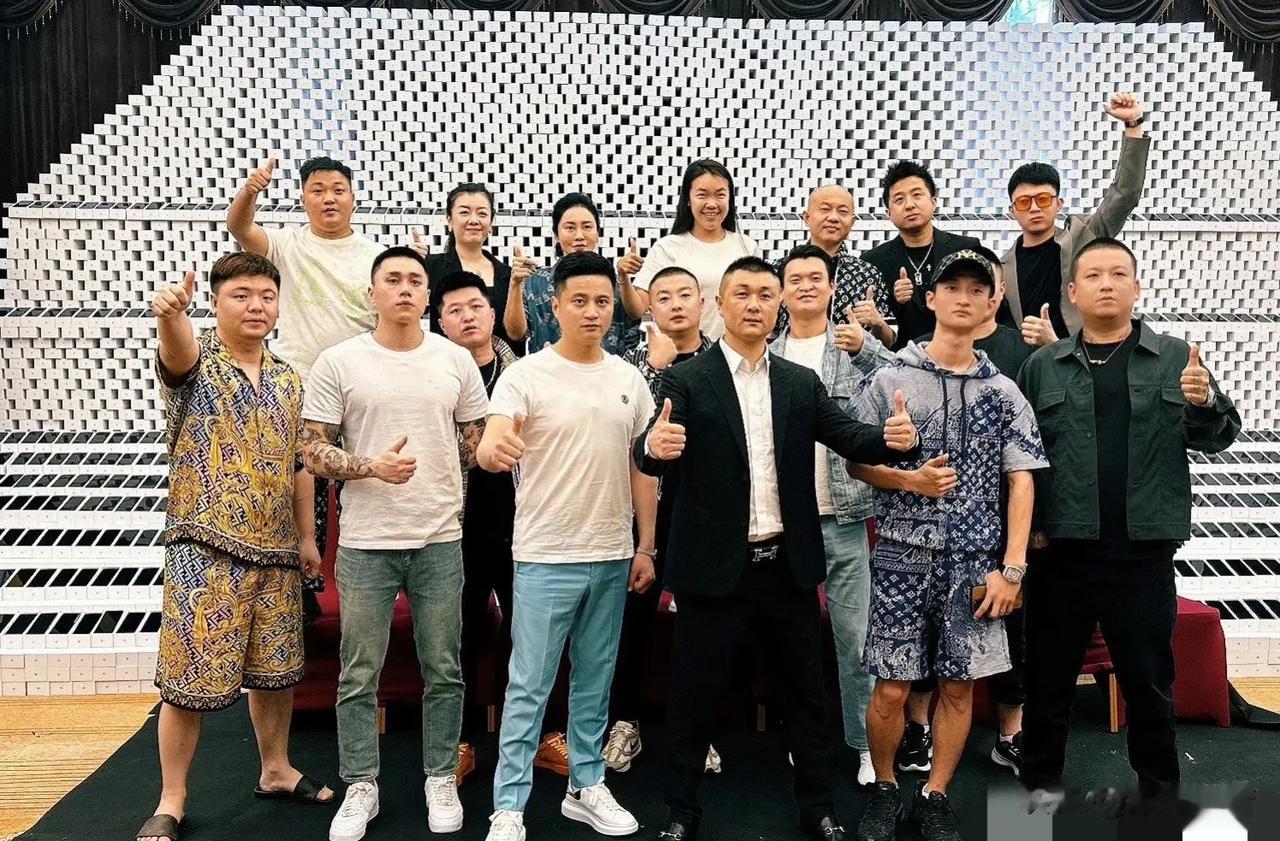 因为散打要学赵梦澈挑战全网，和二炮争做“快手王海”位置，不听劝阻要揭露网红骗粉丝