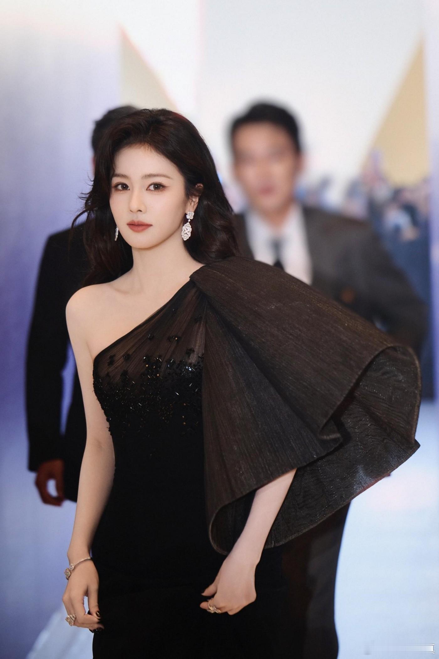 白鹿｜2025爱奇艺尖叫之夜造型礼服（四）｜Rami Al Ali 2025秋冬