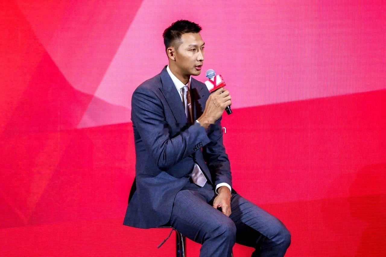 央视取消播出易建联专访易建联的丑闻事件，他最终做了冷处理，但是不回应在外界看来就