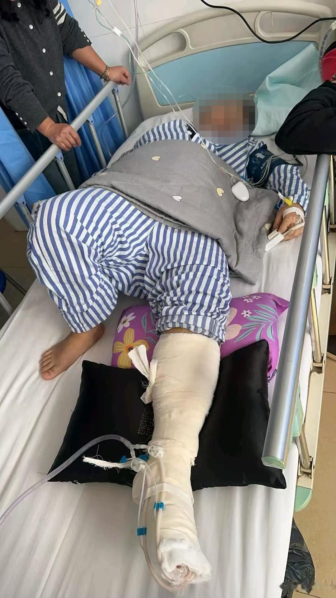 充电玩手机，竟差点要了她的命！

你说邪门不？好好坐家里，手机插着电正玩着，人突