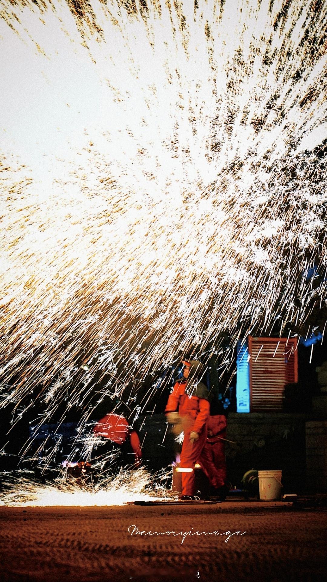 又见曲阜尼山圣境打铁花  