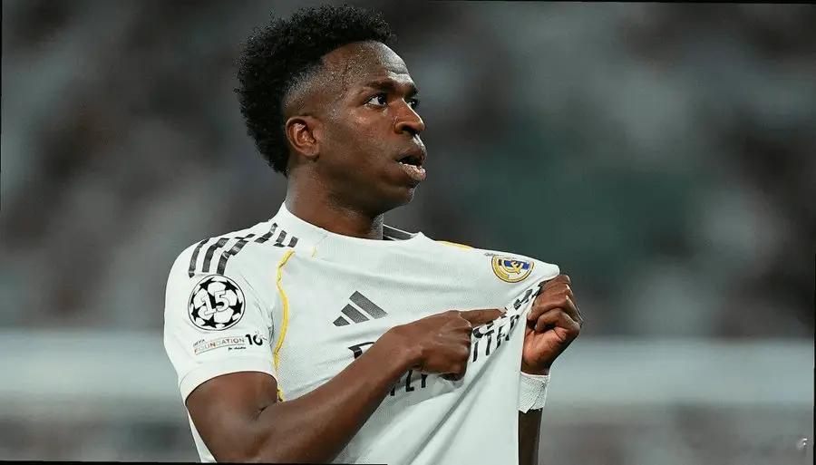 皇马已给维尼修斯开出续约合同，明确不会再涨一分钱。他的续约报价已经摆在桌上一段时