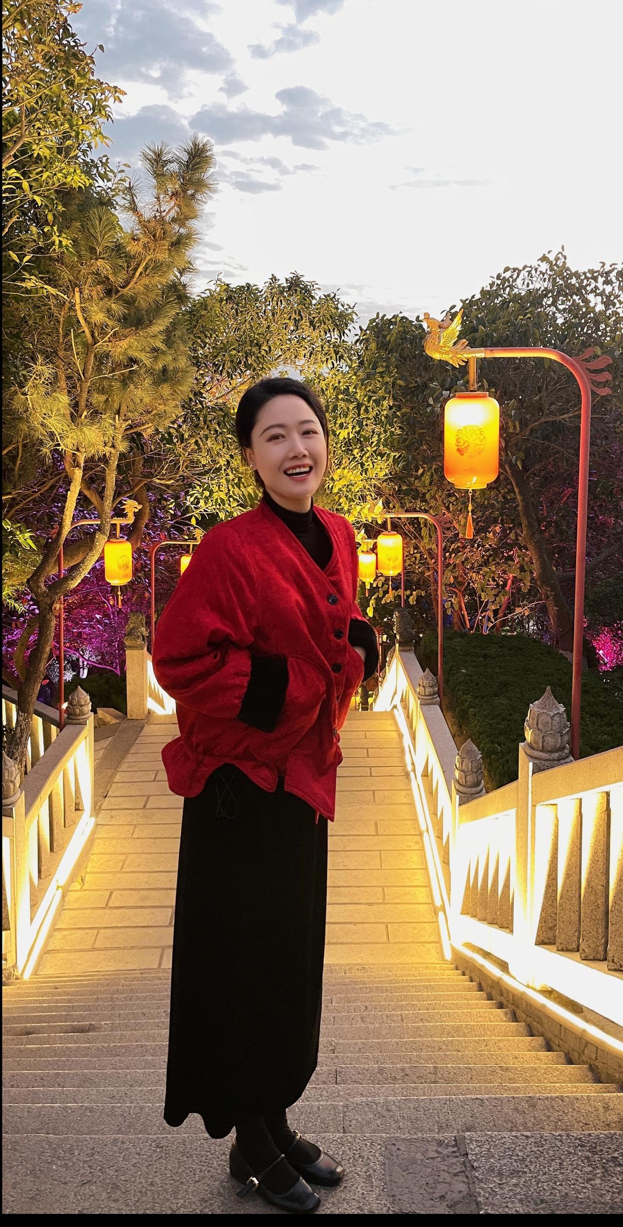 海边的风会带走烦恼，妈祖的愿力会接住祈祷原创视频 大红 气质这一块拿捏死死的