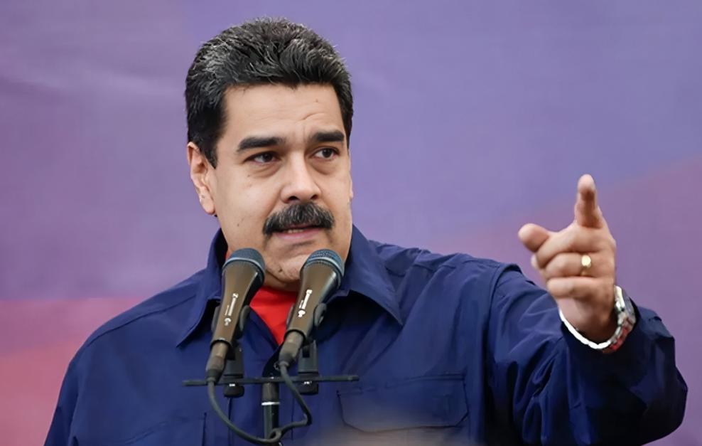 直升机来去自如？
小国的体面碎了一地！


一国之君在自己地盘被抓走，
这事听着