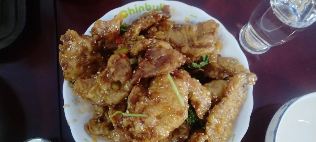 高温好几天，难得今天凉爽，我去洗浴中心洗浴，搓搓背，老伴说买几个菜喝点，我说太好