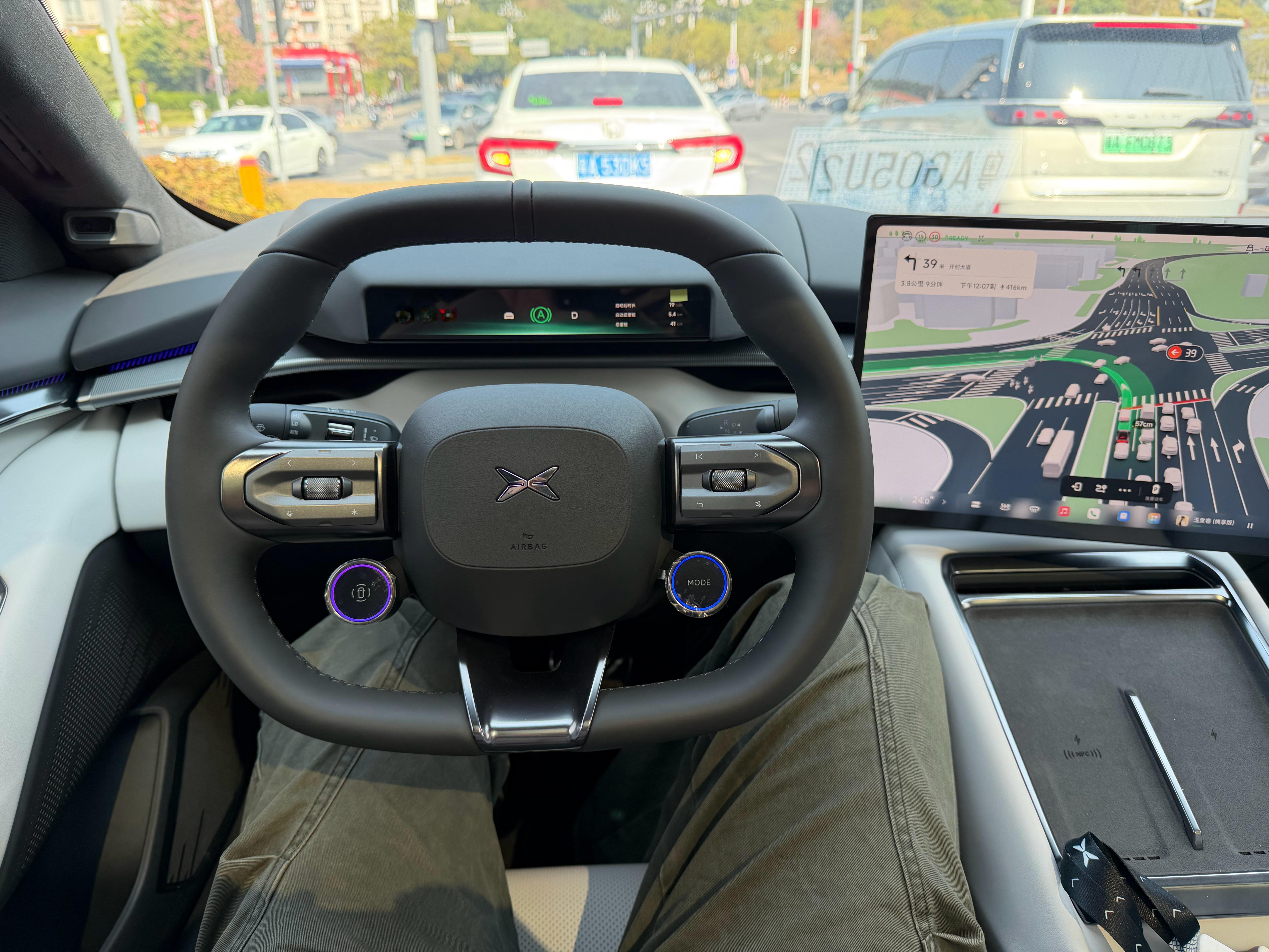 虽然我负责全新小鹏P7的产品公关，我开过很多次全新小鹏P7，对它非常熟悉，但是当