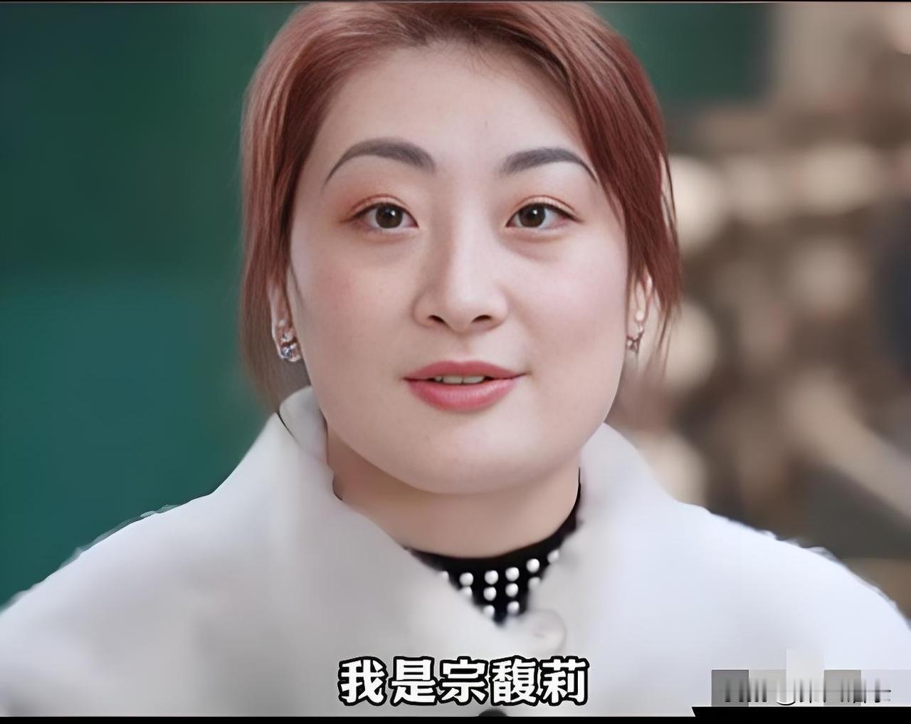 宗馥莉为什么离职了？
第一，商标使用不合规，宗馥莉申请注册（娃小宗）商标，被指未
