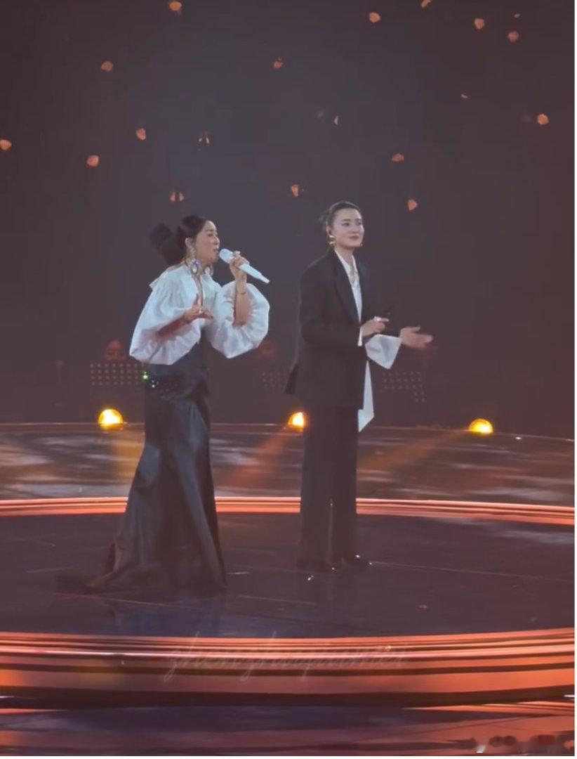 那英宋佳演唱会合唱那英演唱会的嘉宾是宋佳 那英和宋佳同台合唱《梦醒了》和《出卖》
