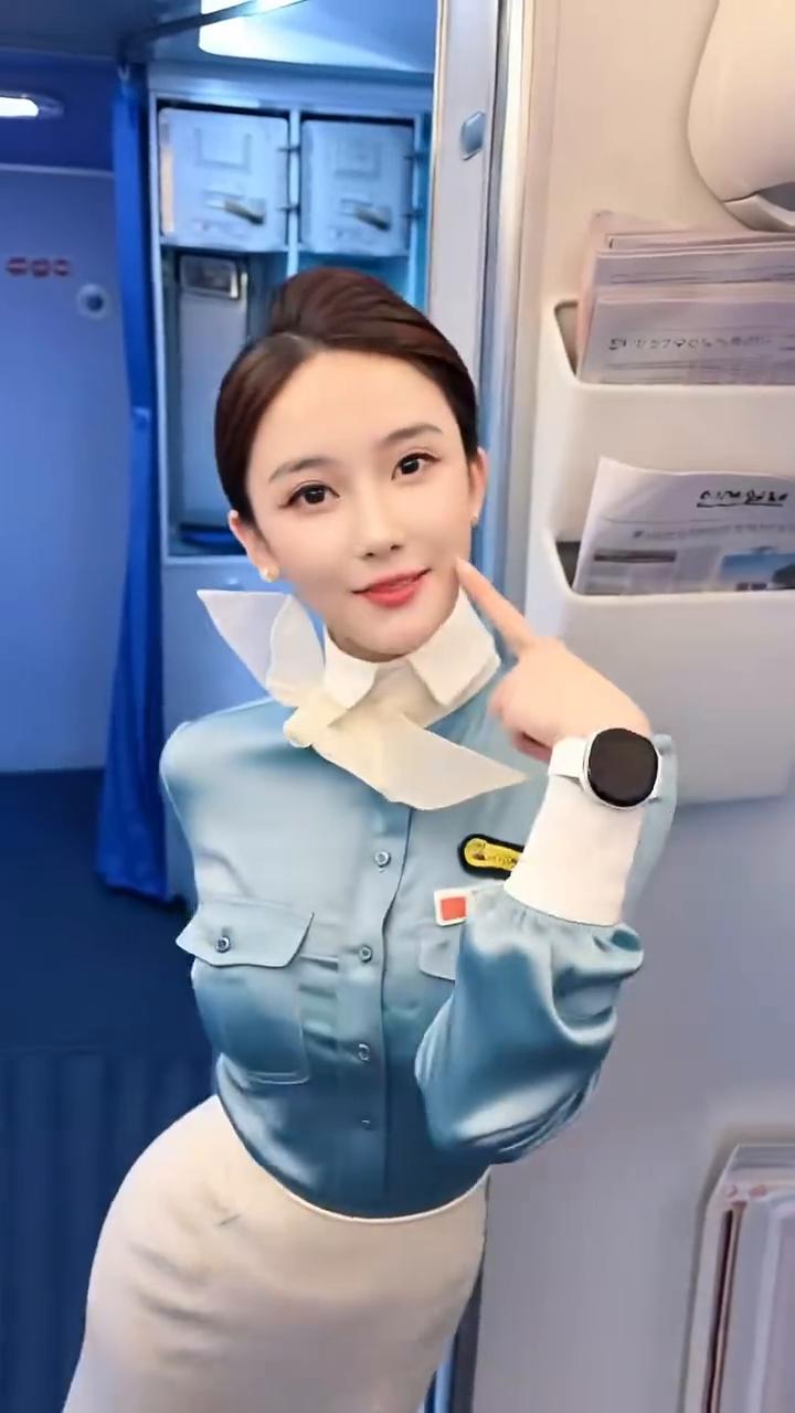 宝宝，天下第一。宝宝，左边一个，右边一个，嘴巴一个。宝宝，我要公主抱，飞起来的抱