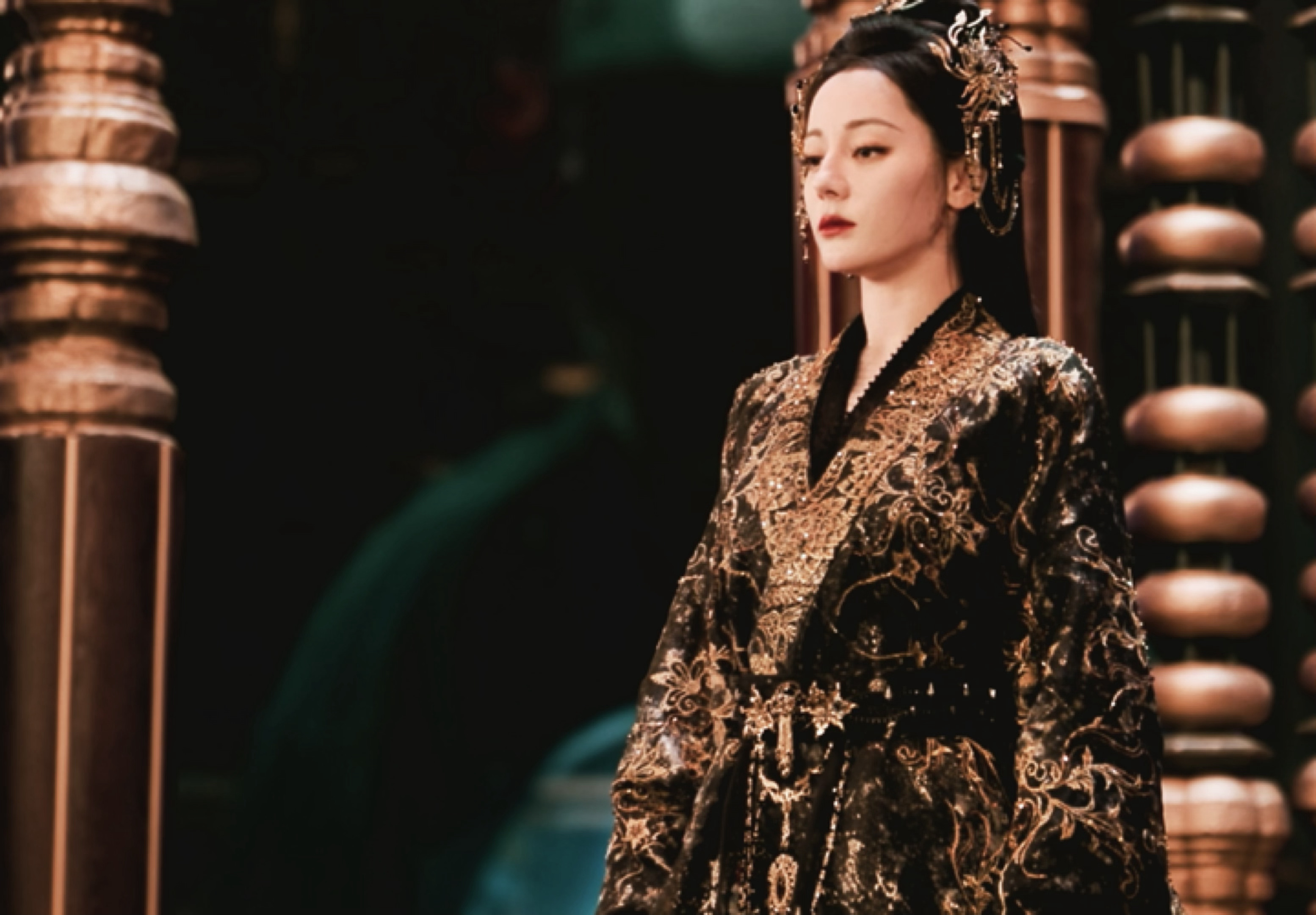 上位者自带的压迫感🩸贺思慕睥睨天下中迪丽热巴睥睨天下的眼神白日提灯