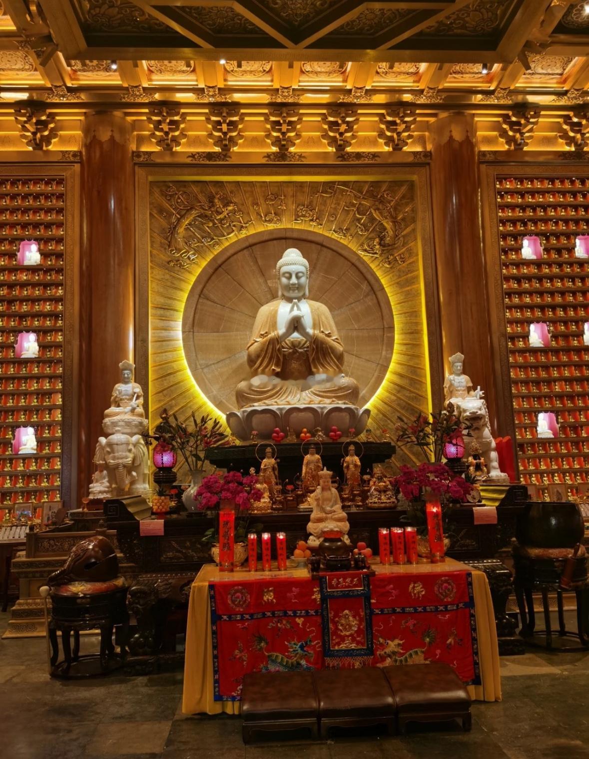 古殿礼佛，福运降临，接不接？ ​​​