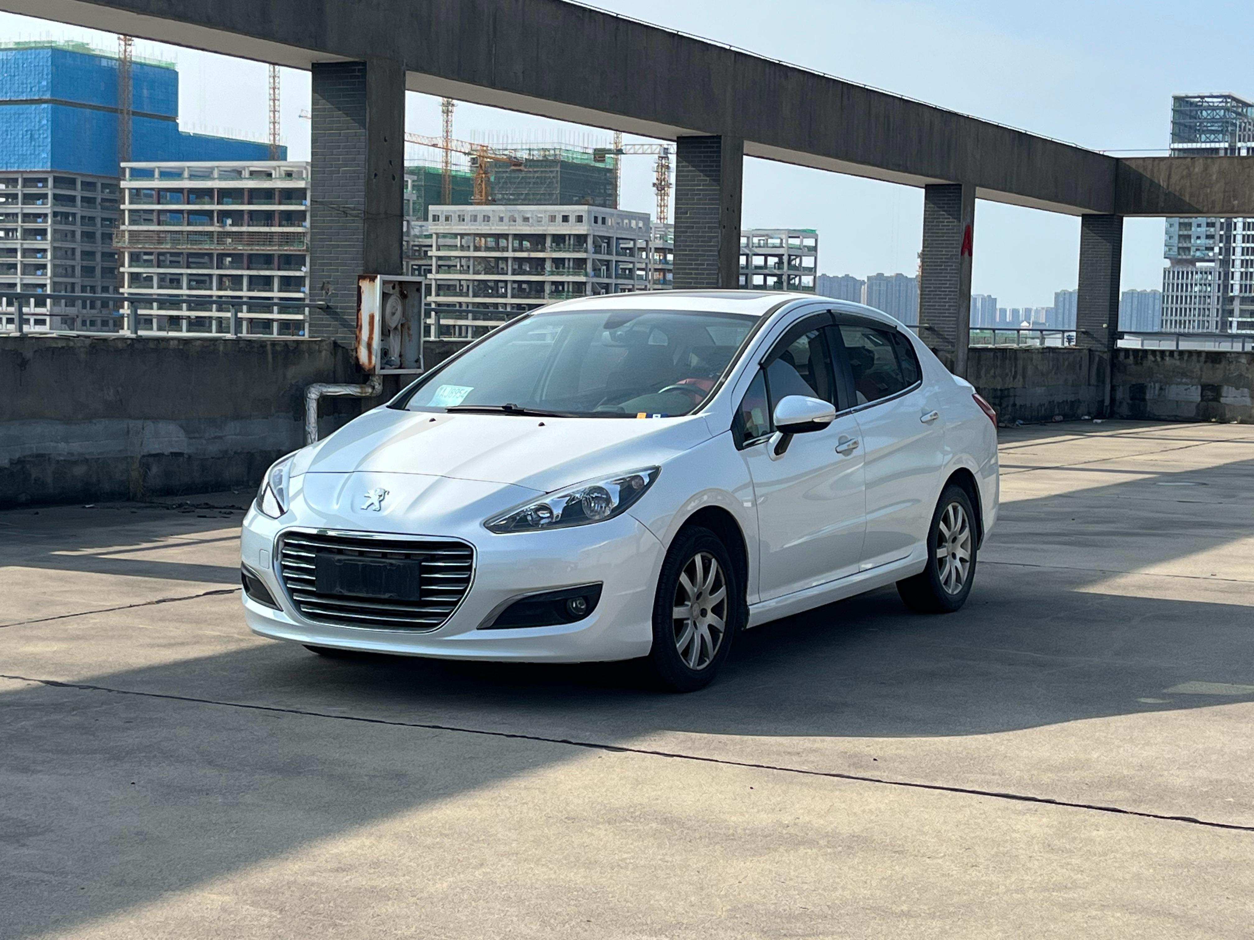 又拿回来一辆标致308 1.6L自动挡，15年上牌，个人一手车，实表7万多公里。