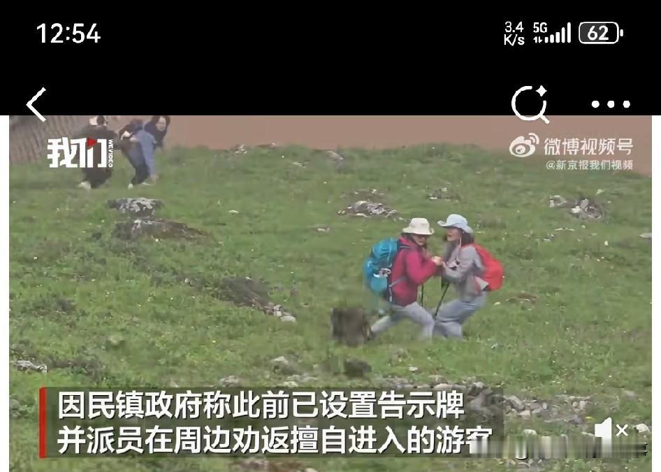 7月12日，昆明东川区二海发生的事儿可太惊险啦！山体岩石滚落，险些砸到徒步的游客