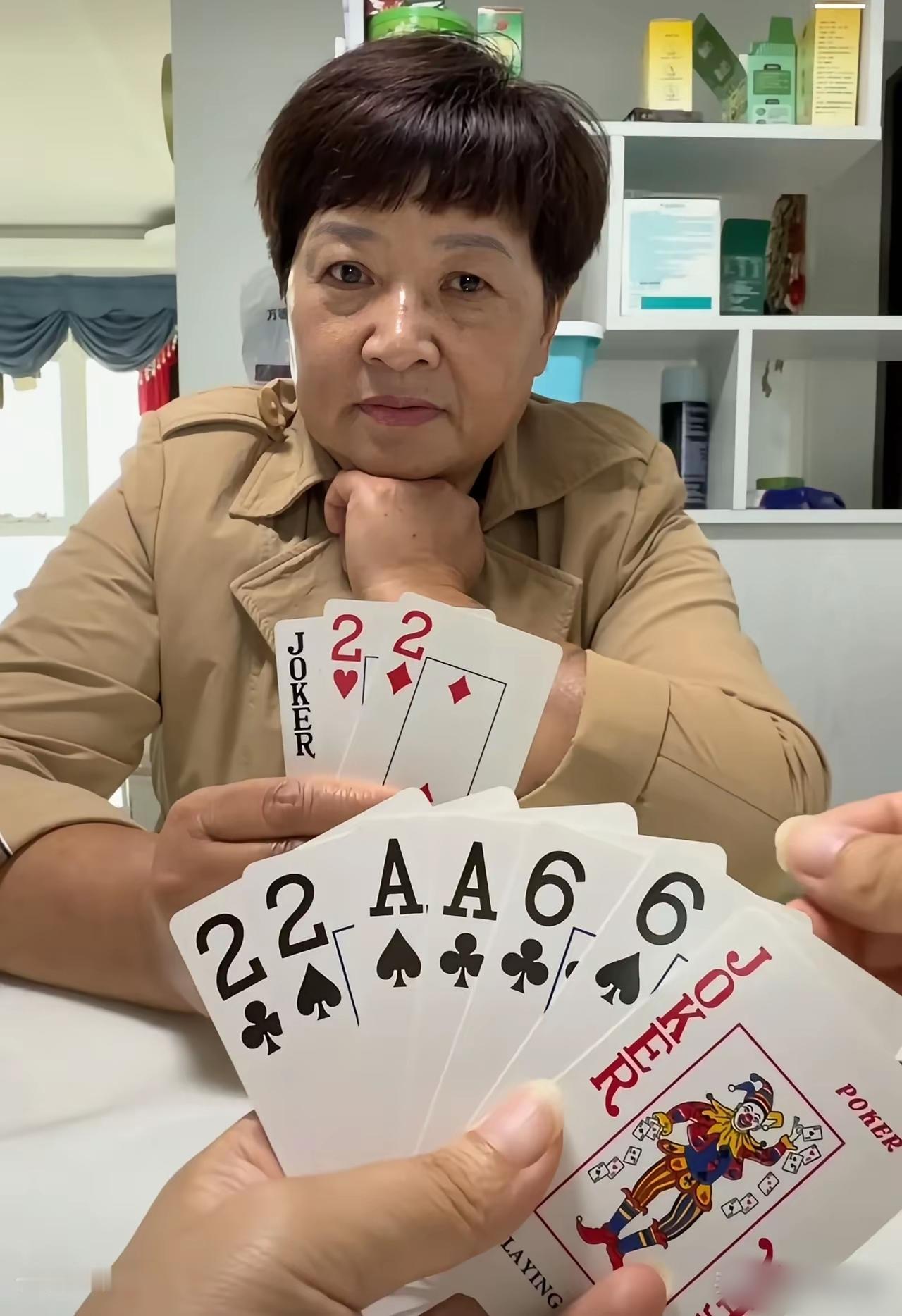 就想问问，这牌怎么打能赢？