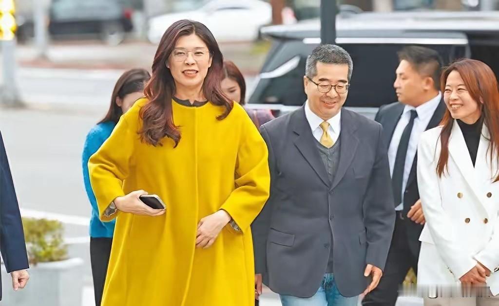 国民党嘴上说“不统不独不武”，可骨子里怕的从来不是打仗，而是统一后自己的金饭碗、