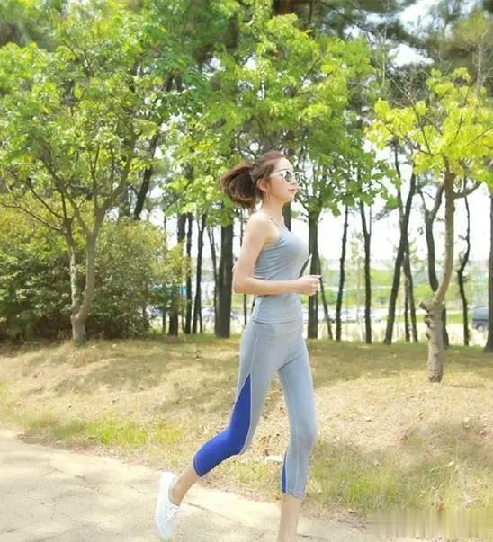 #实话说话# 普通人最好的五大运动项目，既经济又健康

1、跑步
2、游泳
3、