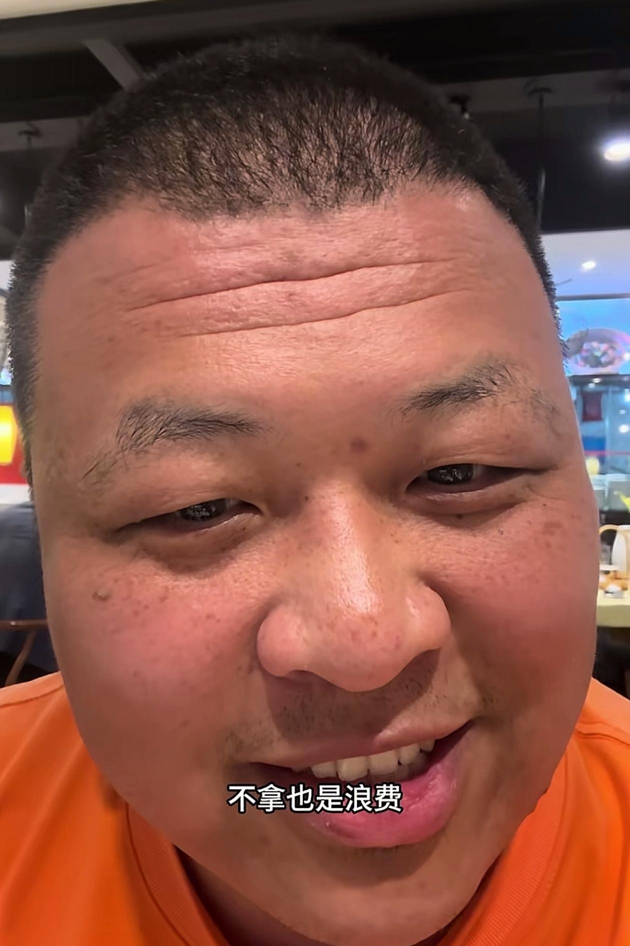 浙大孟伟吃隔壁桌剩下的红烧肉，回应让人无法理解但值得尊重！4月24日，孟伟在武汉