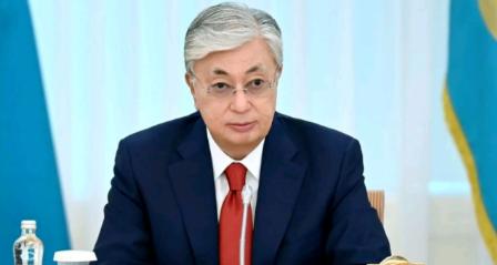 哈萨克斯坦的“多面外交”真的是玩明白了，先是跟日本签订了合约，之后顺路去找普京谈