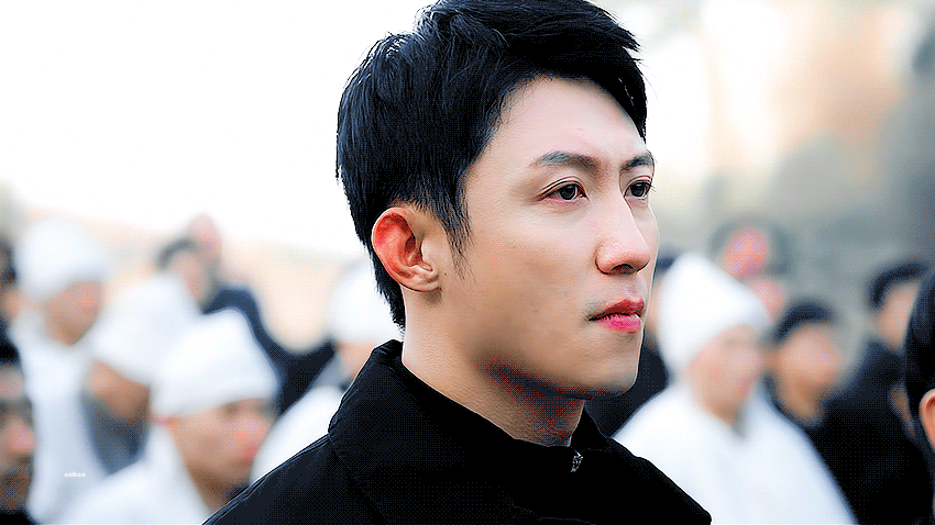 黄景瑜战绩可查 黄景瑜的演艺之路，堪称“破壁”之旅。用《破冰行动》为网剧正名，凭