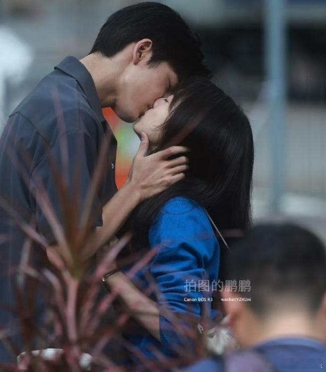 赵今麦张凌赫捧脸吻路透  张凌赫赵今麦捧脸对视  他赵今麦张凌赫捧脸吻路透，们的