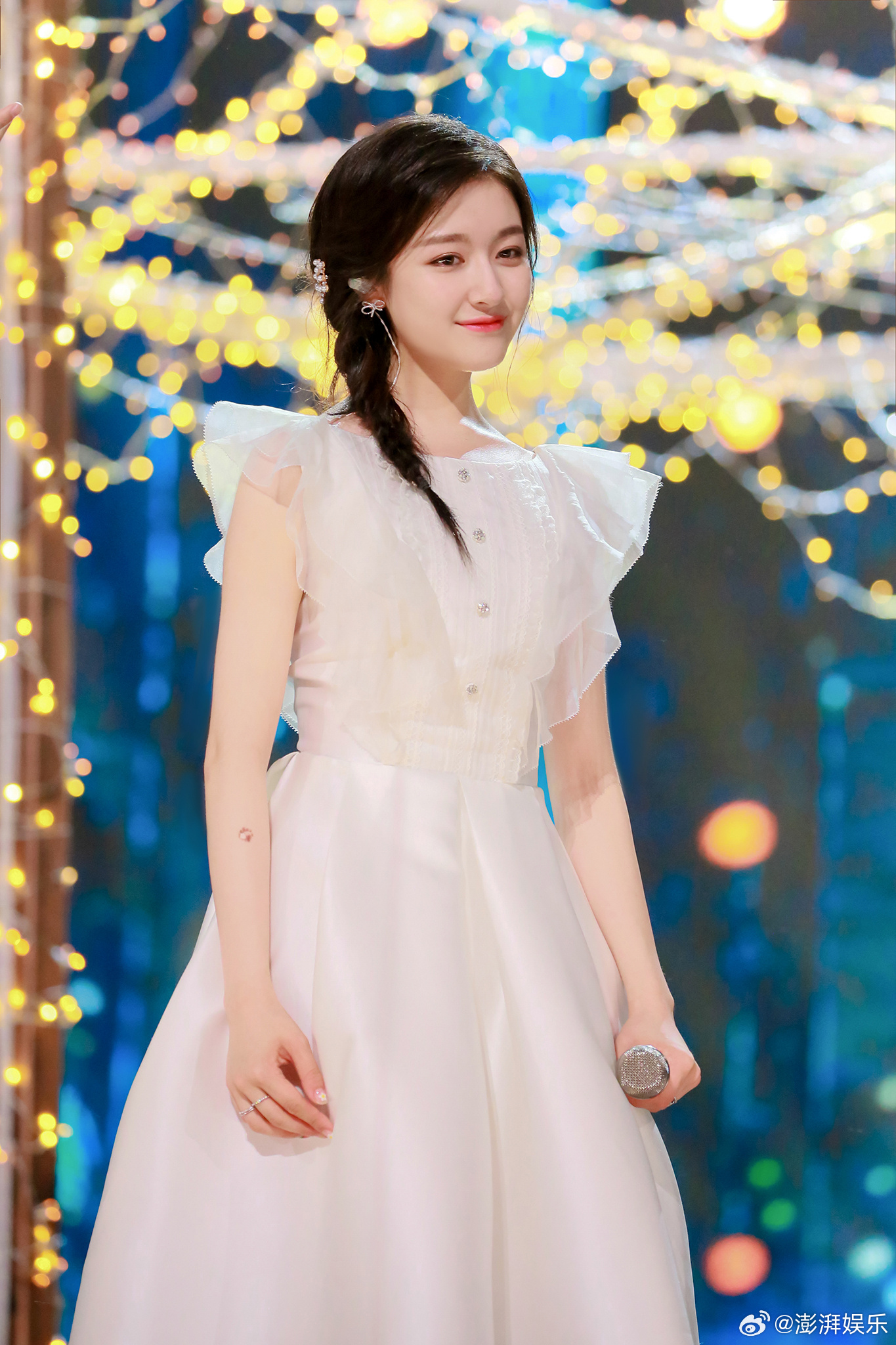 李兰迪素颜健身李兰迪素颜现身健身房，简单穿搭尽显清爽。运动挥洒汗水的样子元气十足