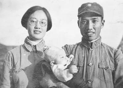 左权若在可评大将还是元帅？
1942年5月22日，左权在太行山前线给妻子刘志写了