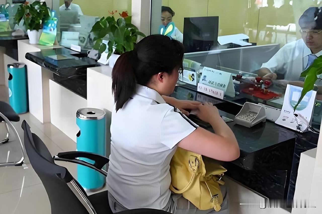 我三年期的定期存单原来利率3%，重新倒存后就成了1.7％。

退休后公积金账户里