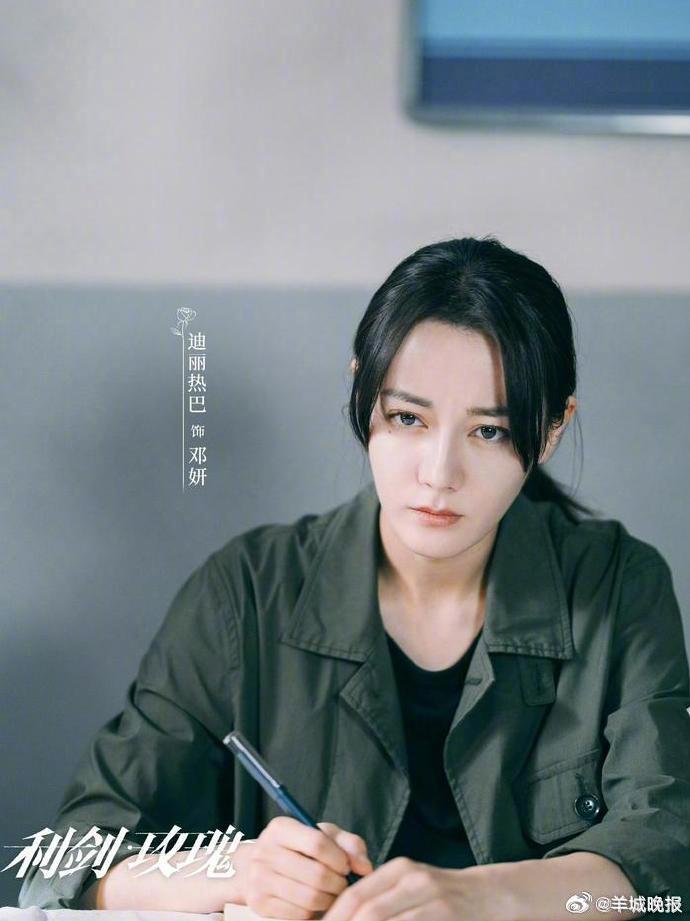 【#迪丽热巴25暑期角色人气断层第一#】8月18日至8月31日，由发起的#暑期档