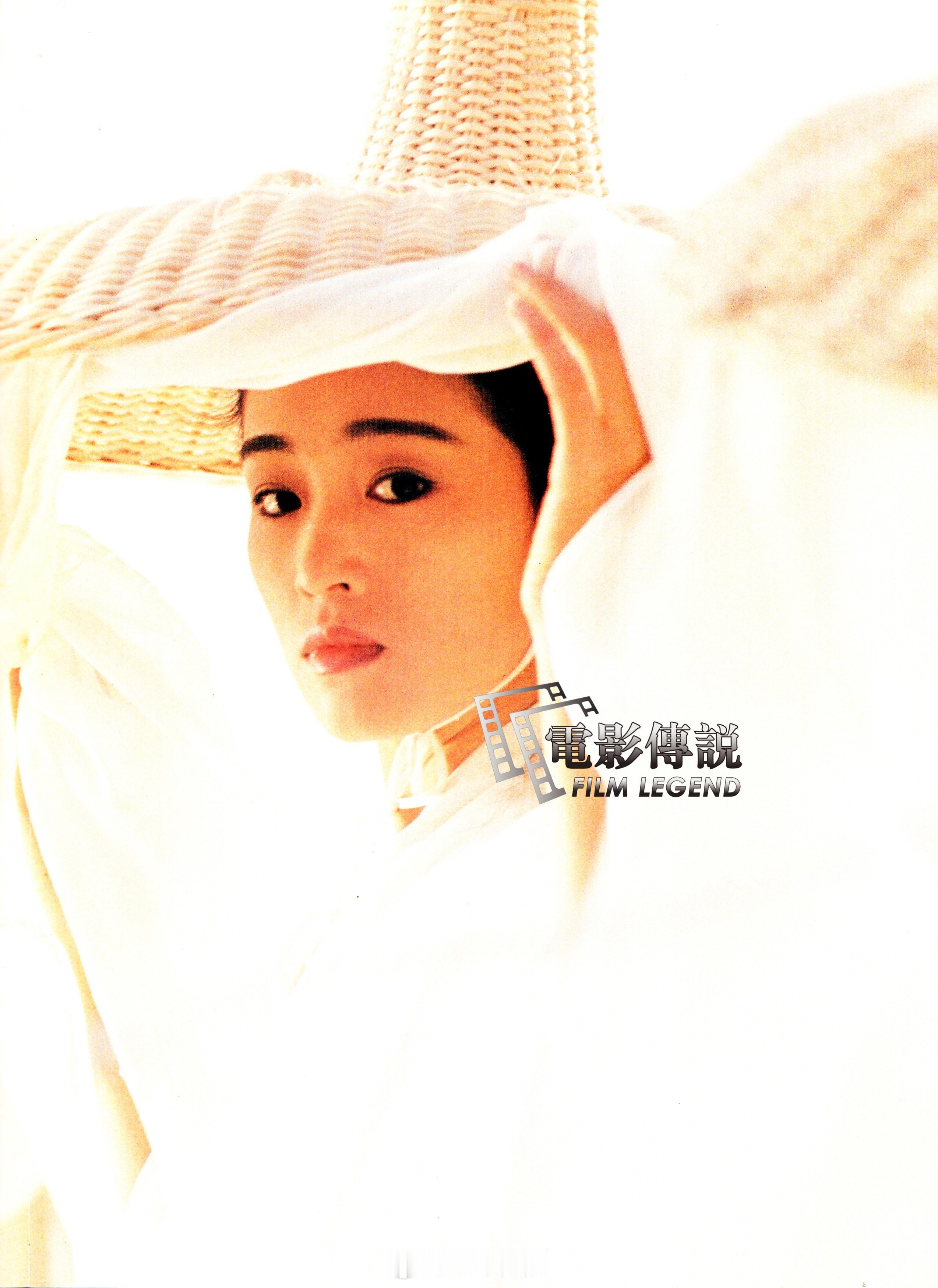 #電影傳說扫描# 甘国亮为#巩俐# 拍摄的这张《秦俑》剧照堪称经典，一帧绝美的冬