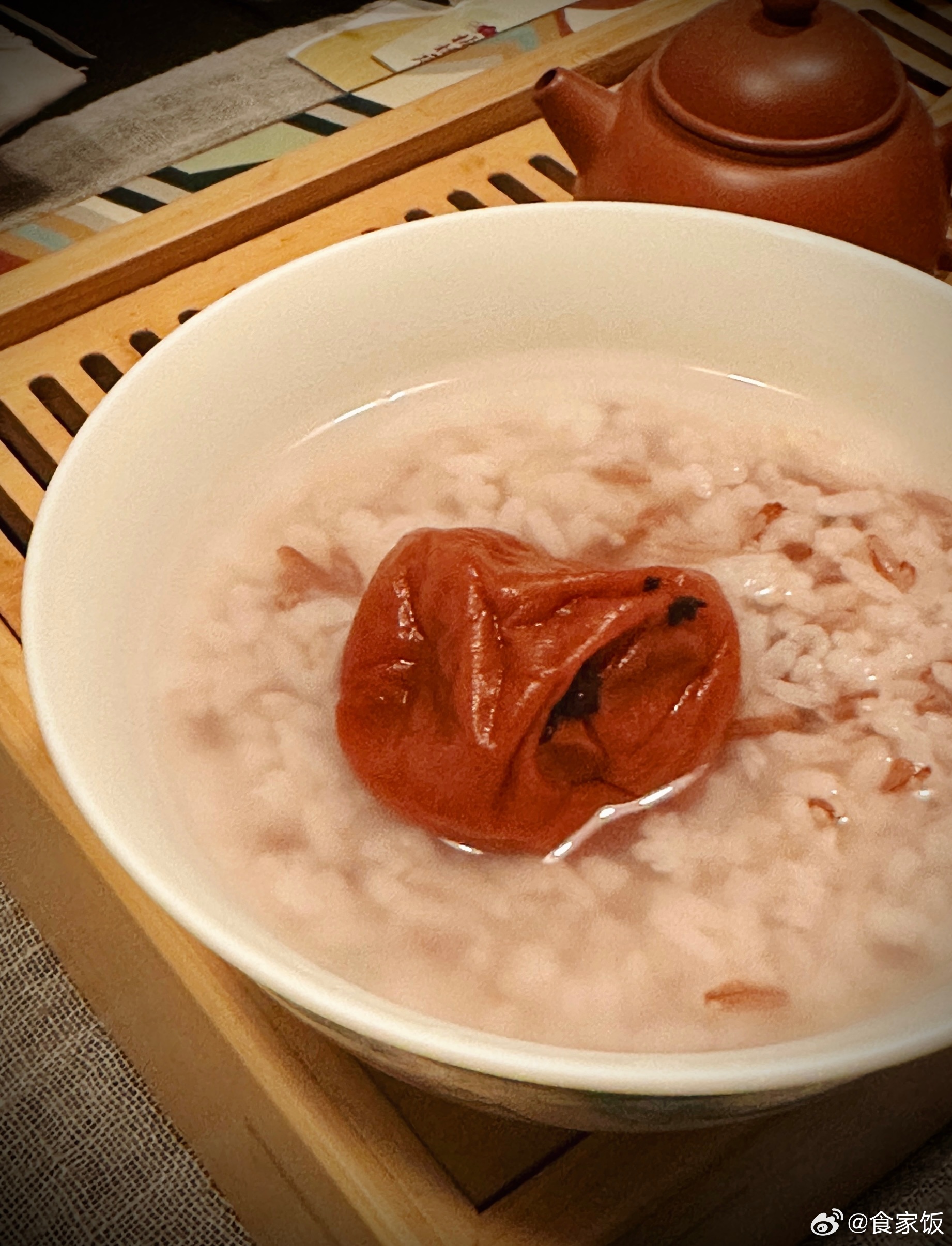 资深的泡饭玩家，一定要懂得欣赏酸梅过泡饭的美妙处。我以前一直不能理解。几年前在波