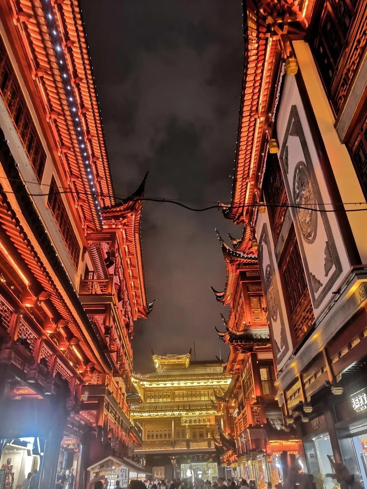 六月份，等待市场破局吧！今天市场全天震荡，最后一分钟，由于MSCI指数季度调整，